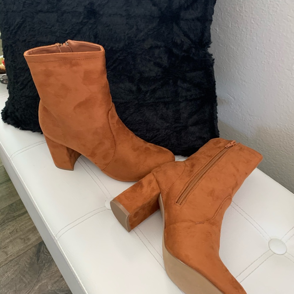 Shoes - Picture 3 of 4